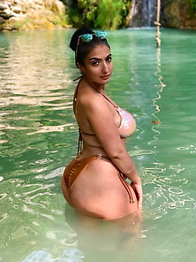 Thick Big Ass Big Tits Arab Indian Paki Asian Bimbo Ktg