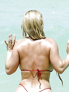 Nicole Coco Austin In A Bikini At The Beach