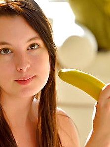 Sdruws2 - Lovely Young Girl Loves Banana