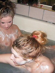 Lesbos Shaving Pussys At Bath 2