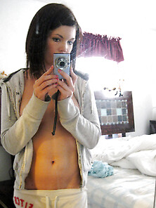 Diddy Takes Selfshot Mirror Pictures Of Her Juicy Tits In A Tigh