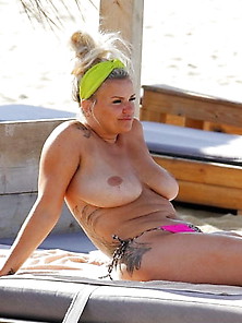 Milf On The Beach For Topless Lovers