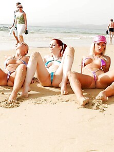 Beach Voyeur Swimsuit Undies Mature Teenager Candid Jugs