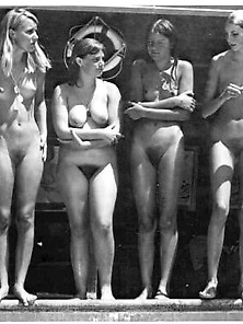 Vintage Amateur And Beach Girls 68