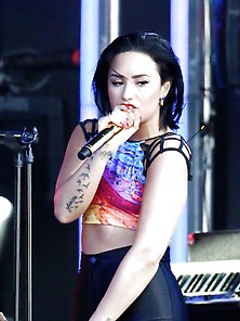 Demi Perfection Lovato!! Sexy Performance!