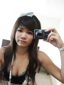 Incredibly Cute Thai Girl Min Takes Some Hot Selfshot Pics In Th