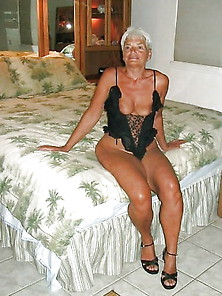 Very Hot And Sexy Classy Gilf!