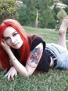 Sexy Emo Teen Lindy