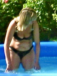 Mature In Bikini Spy At Pool