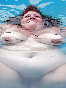 Big Tits Under Water 19