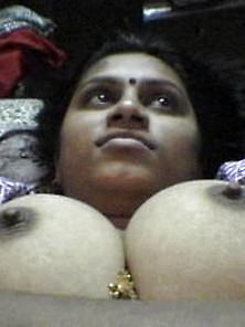 Desi Indian Sumithra Hot Boob Show