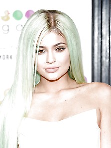 Kylie Jenner - Green Hair
