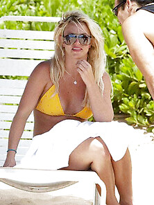 Britney Spears',  Sweet Bare Abs