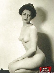 Sexy Vintage Ladies Showing