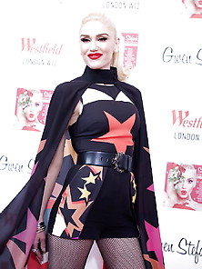 Gwen Stefani X-Mas Ceremony Westfield London 11-30-17