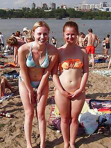 Flickr Girls Pose Naked