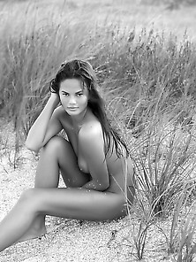 Chrissy Tiegen New Full Frontal Nude Pics