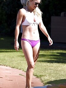 Caroline Wozniacki Wearing A Bikini In Italy