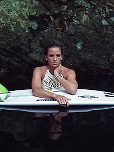 Surfing Babes: Courtney Conlogue