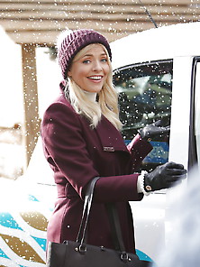 Holly Willoughby This Morning Christmas Shoot