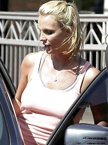 Britney Spears Nipple Pokies After Gym