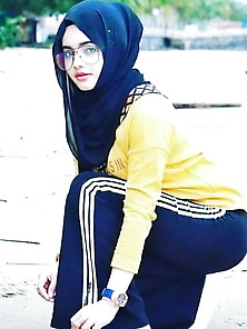 Hot In Hijab 001