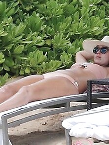 Jessica Alba Bikini Candids In Hawaii