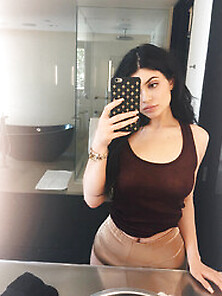 See Through Photo Of Kylie Jenner