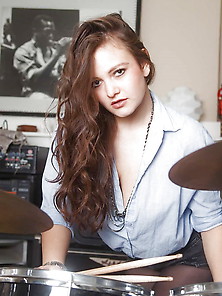 Hot Drummer Girl Hailee